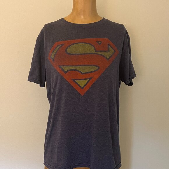 Distressed Superman T-Shirt - Adult Size Medium - Picture 1 of 7